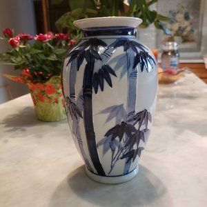 Chinoiserie White Porcelain Chinese Temple Jar